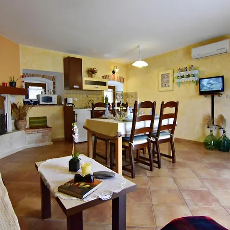 Appartement Lovely Ground-floor Flat With Shared Pool In Tar Tar-Vabriga