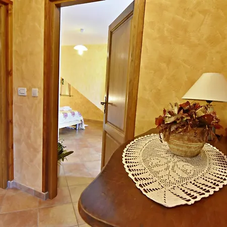 Lovely Ground-floor Flat With Shared Pool In Tar 公寓 Tar-Vabriga