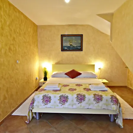 Lovely Ground-floor Flat With Shared Pool In Tar *