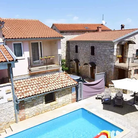 Appartement Lovely Ground-floor Flat With Shared Pool In Tar